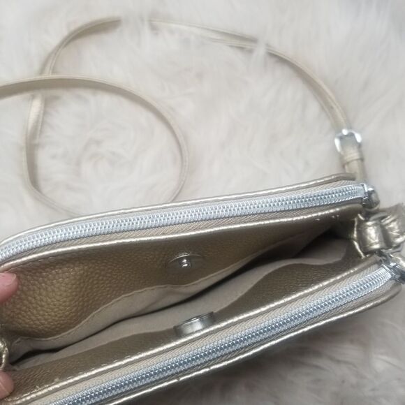 Kenneth Cole Reaction Faux Leather Crossbody Bag. - Picture 5 of 14